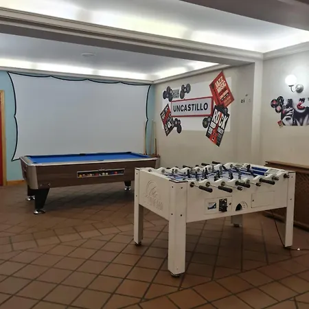 Albergue Bar Restaurante De *